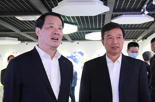 中建材總裁、中國工程院院士彭壽一行蒞臨鵬飛集團(tuán)考察